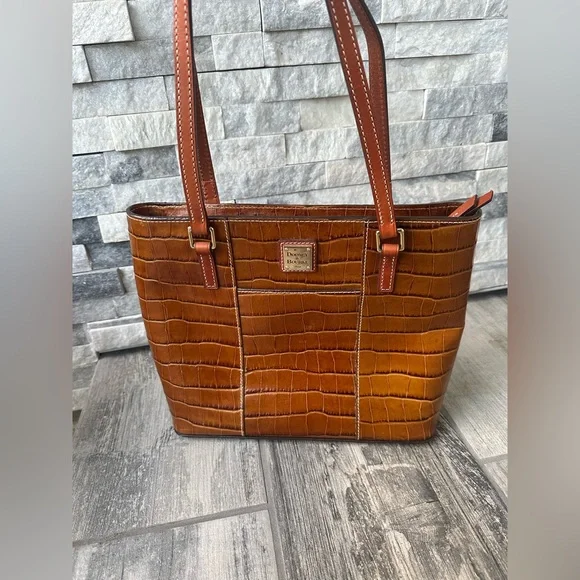 Dooney & Bourke Croco Lexington Shopper Classic Neutral Handbag - Picture 4 of 15